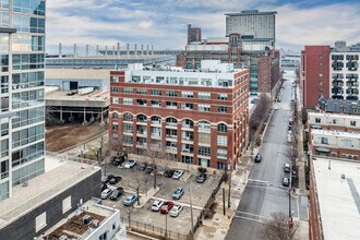 2001 S Calumet Ave in Chicago, IL - Foto de edificio - Building Photo