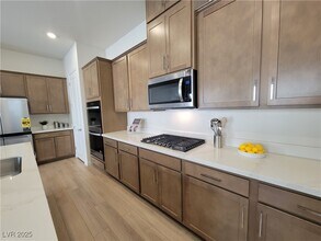 535 Preston Oak Ln in Las Vegas, NV - Building Photo - Building Photo
