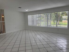 6884 NW 14th St in Plantation, FL - Building Photo - Building Photo