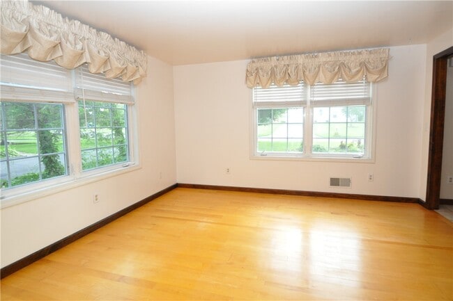 48 Delemere Blvd in Fairport, NY - Building Photo - Building Photo