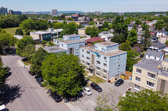 Blake Blvd. Apartments in Ottawa, ON - Building Photo - Building Photo