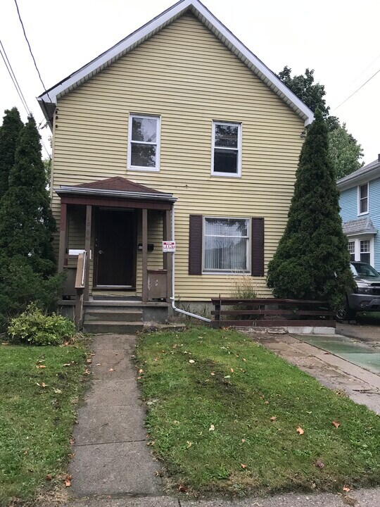 1319 Jerome St, Unit A in Lansing, MI - Building Photo