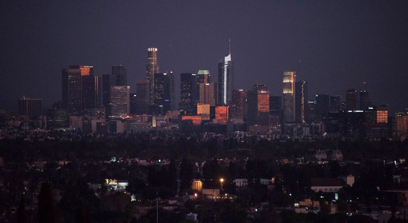 Sunset View Apartments in Los Angeles, CA - Building Photo