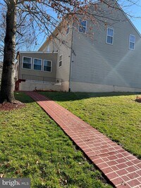 7208 Purple Avens Ave