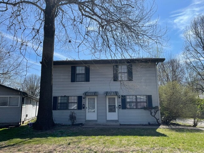 531-B N Oak Grove Ave