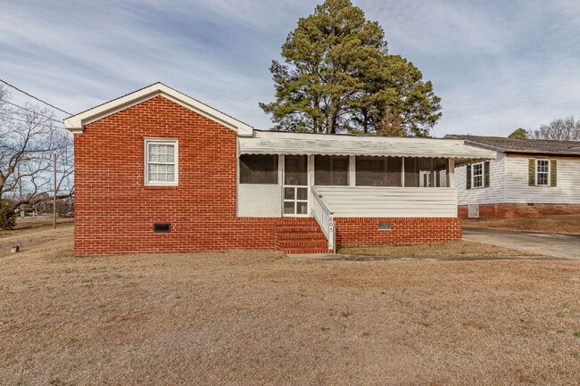 property at 605 W Marshall St