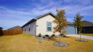 404 Honey Locust Dr in Nevada, TX - Building Photo - Building Photo