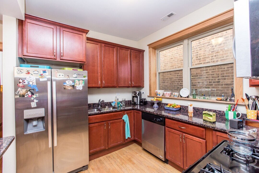 1048 N Oakley Blvd in Chicago, IL - Building Photo