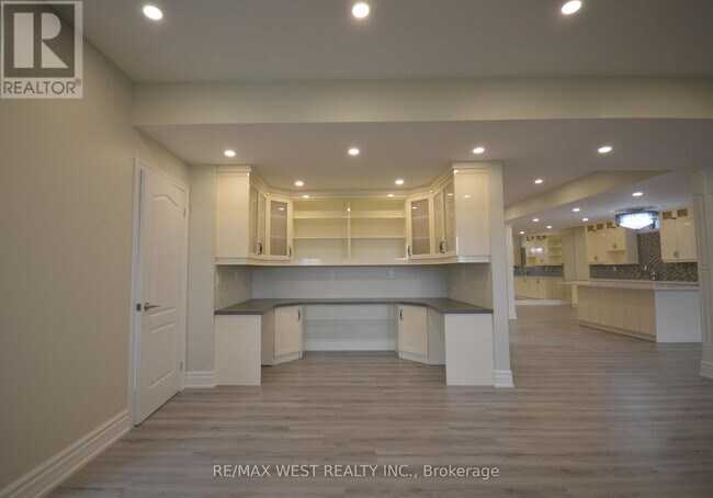 165 Woodgate Pines Dr in Vaughan, ON - Building Photo - Building Photo