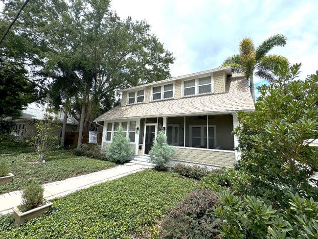 1051 7th Ave N in St. Petersburg, FL - Foto de edificio - Building Photo