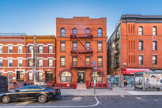 69 Kingston Ave in Brooklyn, NY - Foto de edificio - Building Photo