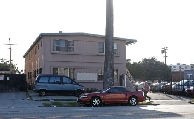 122 E Adams Blvd in Los Angeles, CA - Building Photo - Building Photo