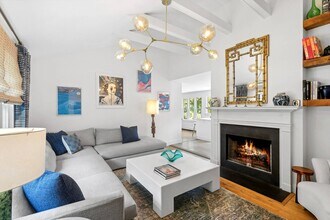 6 Cedar Ct in East Hampton, NY - Building Photo - Building Photo