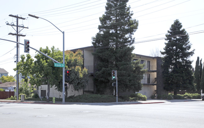 1250 Arguello St in Redwood City, CA - Foto de edificio - Building Photo