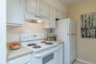 7395 E Eastman Ave in Denver, CO - Foto de edificio - Building Photo