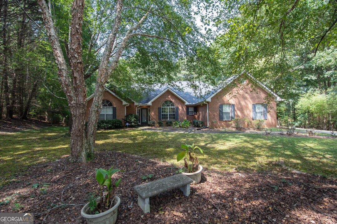 235 Masters Dr in Newnan, GA - Building Photo