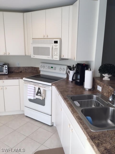 3025 Driftwood Way in Naples, FL - Building Photo