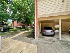 2211 S Kirkwood Rd in Houston, TX - Building Photo - Building Photo