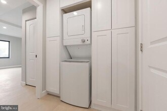 205 Yoakum Pkwy in Alexandria, VA - Building Photo - Building Photo