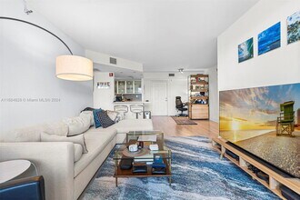 1621 Bay Rd in Miami Beach, FL - Building Photo - Building Photo