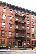 425 W 45th St in New York, NY - Building Photo - Building Photo