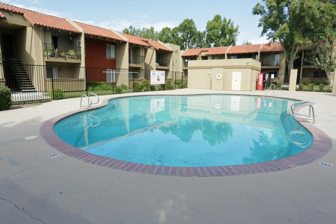 Mill Creek Apartments in San Bernardino, CA - Building Photo