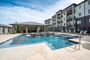 Veranda Vistas in Springfield, MO - Building Photo