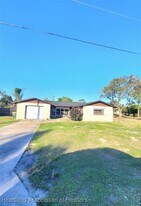 3214 Dolphin Dr in Sebring, FL - Building Photo