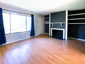 2282 S Oakland Way in Aurora, CO - Building Photo - Building Photo
