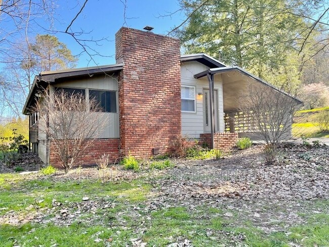 property at 1023 N Runyan Dr