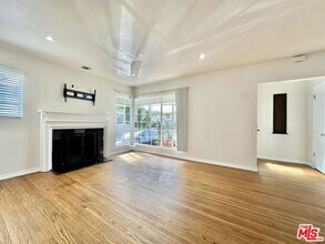 1206 Greenacre Ave in West Hollywood, CA - Foto de edificio - Building Photo