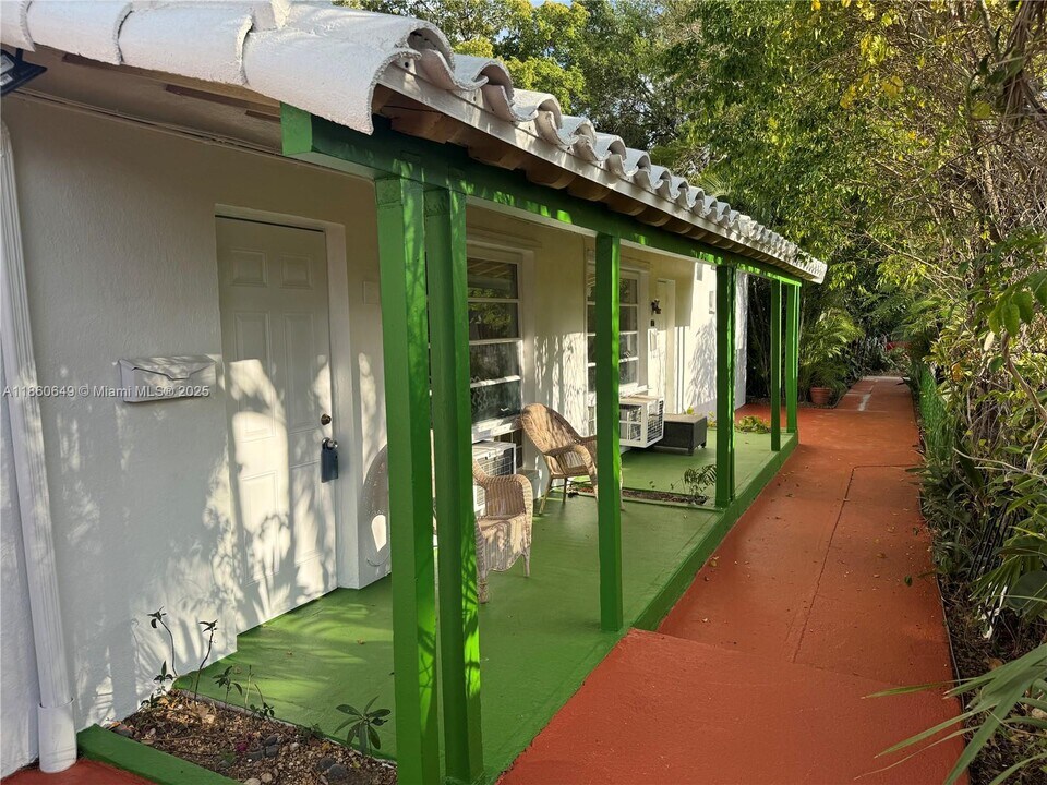 2023 Taylor St in Hollywood, FL - Building Photo