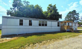 225 Community Dr in Batesville, AR - Building Photo