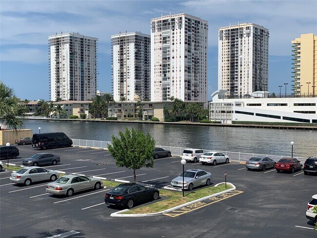 property at 1000 Parkview Dr