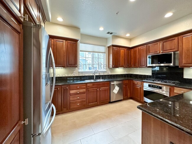 2404 Maritime Way in Richmond, CA - Building Photo - Building Photo