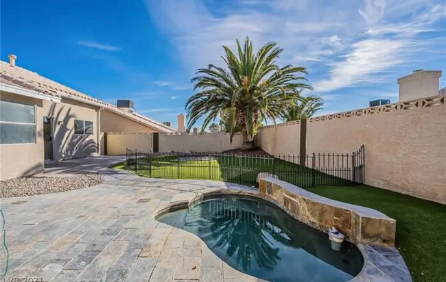 2033 Riderwood Ave in North Las Vegas, NV - Foto de edificio - Building Photo