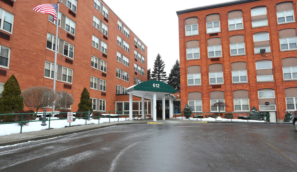 Steinhorst Square Apartments in Utica, NY - Building Photo