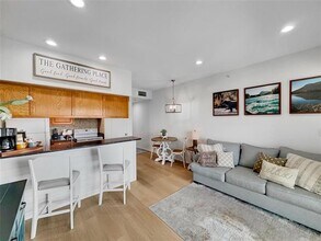 401 E Pearl St in Granbury, TX - Building Photo - Building Photo