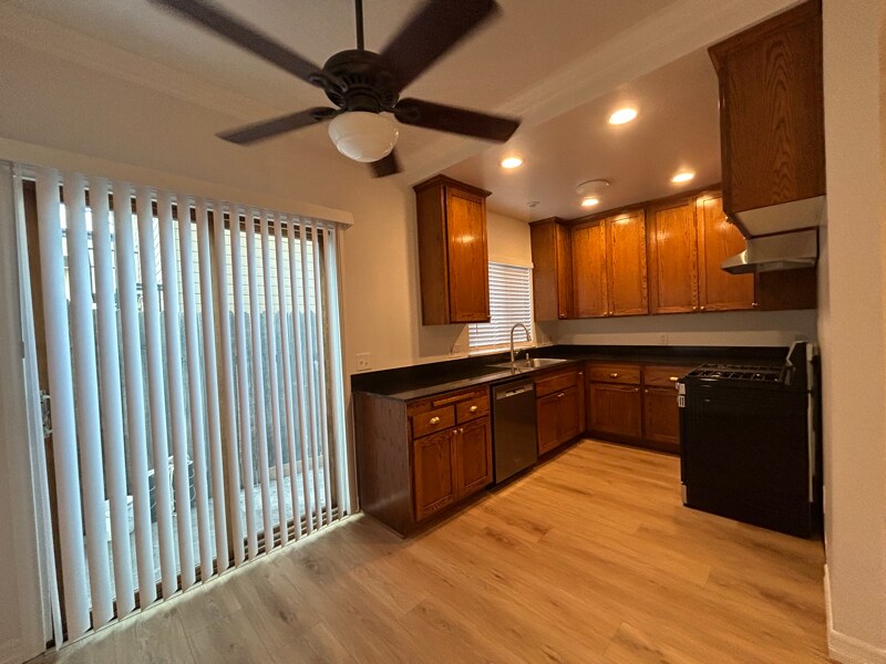 10154 McClemont Ave in Los Angeles, CA - Building Photo