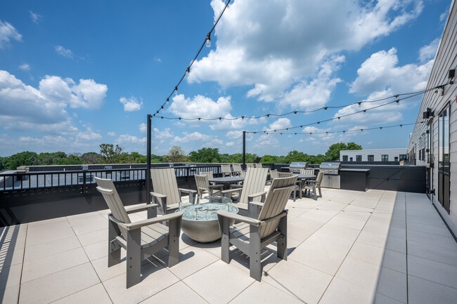 Forty Forty Flats in Edina, MN - Building Photo - Interior Photo