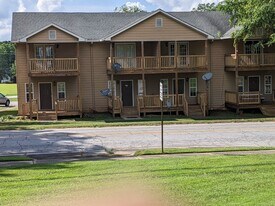 330 Mcpherson St, Unit C in Bremen, GA - Building Photo