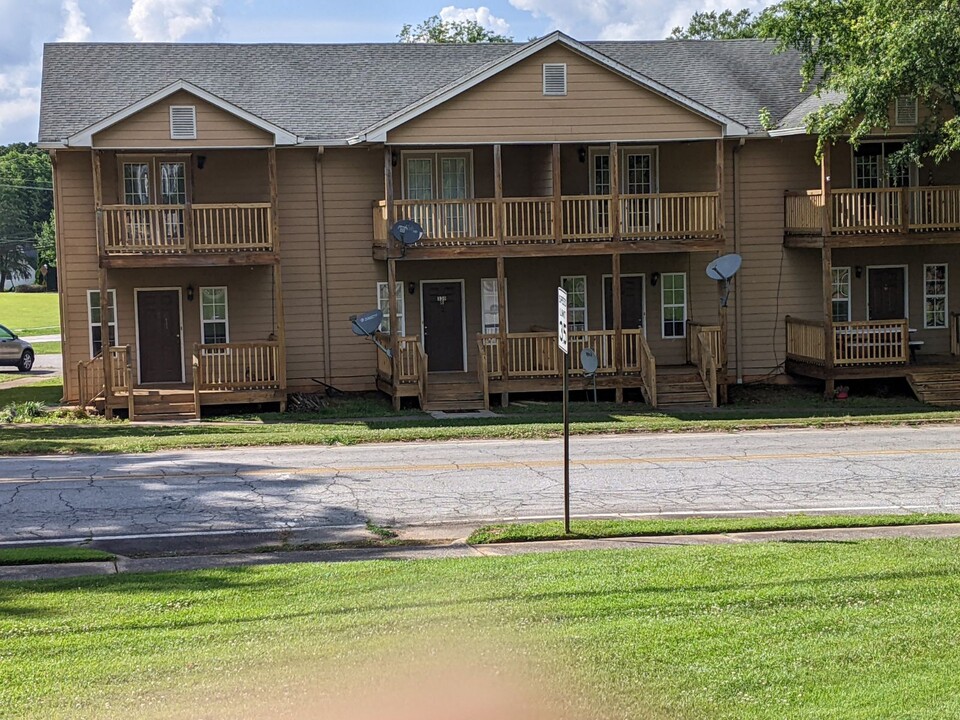 330 Mcpherson St in Bremen, GA - Building Photo