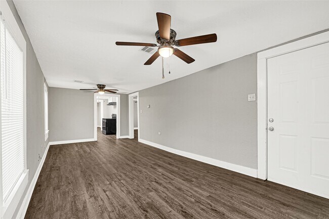 6218 Woodrow St in Texas City, TX - Building Photo - Building Photo