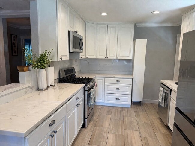 725 3rd Ave in Redwood City, CA - Building Photo - Building Photo