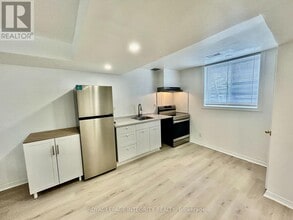 1843 Prestwick Dr in Ottawa, ON - Building Photo - Building Photo