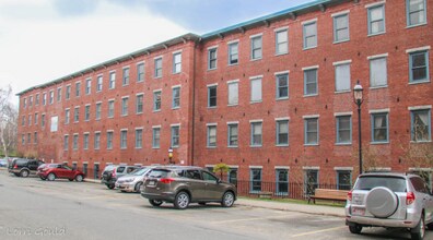 638 Elm St in Saco, ME - Building Photo - Building Photo