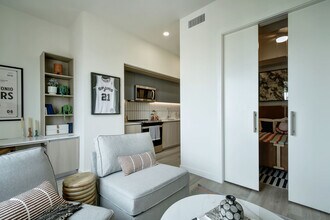 300 Main in San Antonio, TX - Foto de edificio - Building Photo
