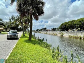 230 SW 1st St in Pompano Beach, FL - Building Photo - Building Photo