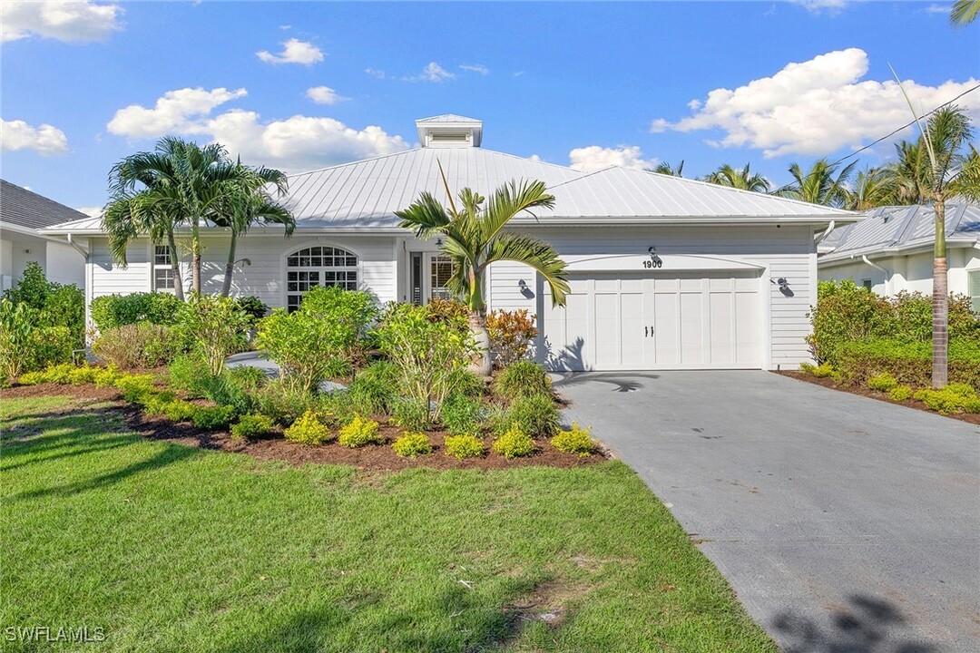 1900 Sandpiper St in Naples, FL - Building Photo