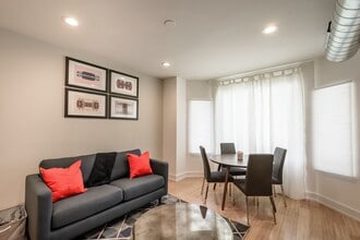 33 S 11th St in Philadelphia, PA - Building Photo - Building Photo